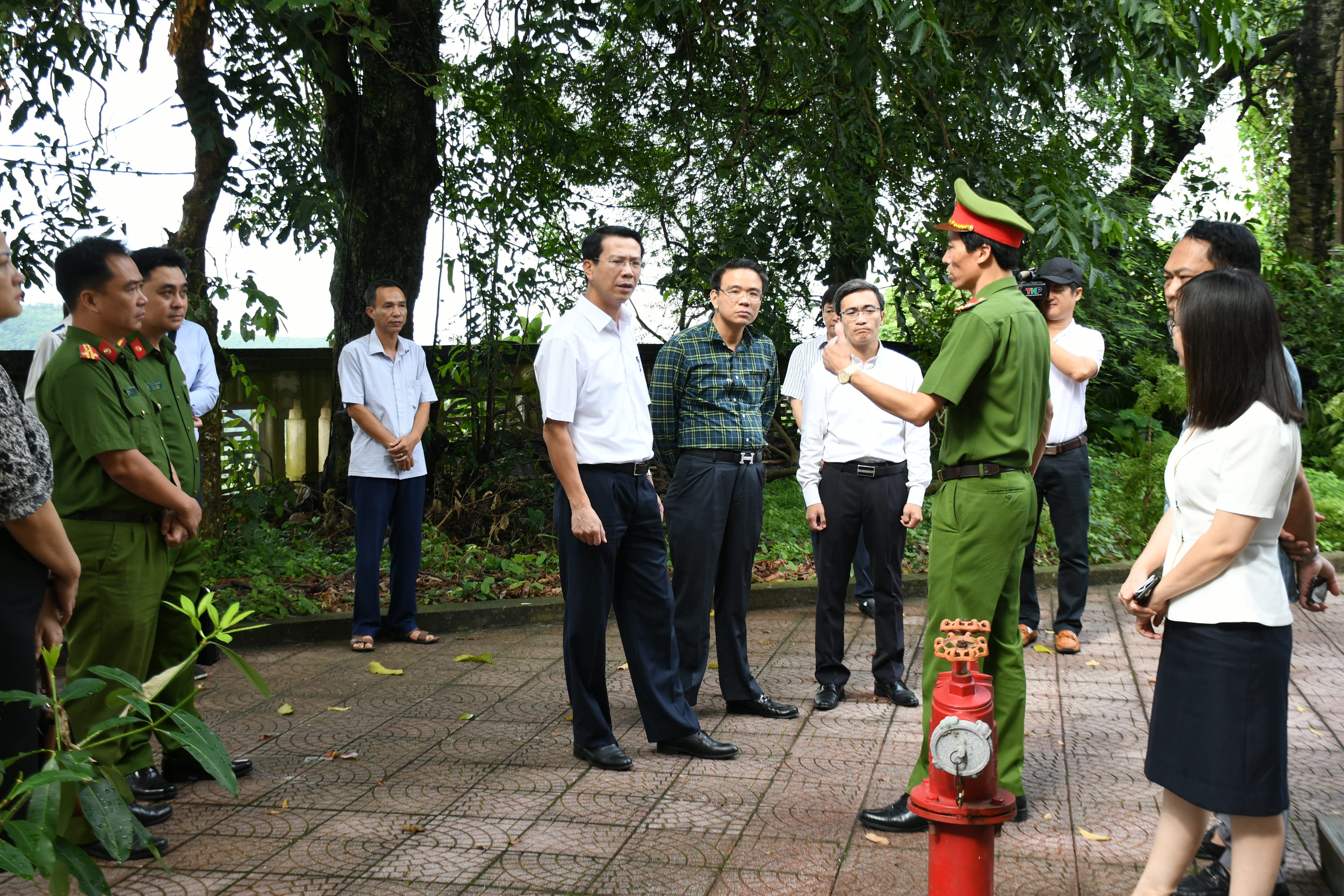 UBND thành phố chỉ đạo chấn chỉnh hoạt động của các cơ sở kinh doanh, dịch vụ